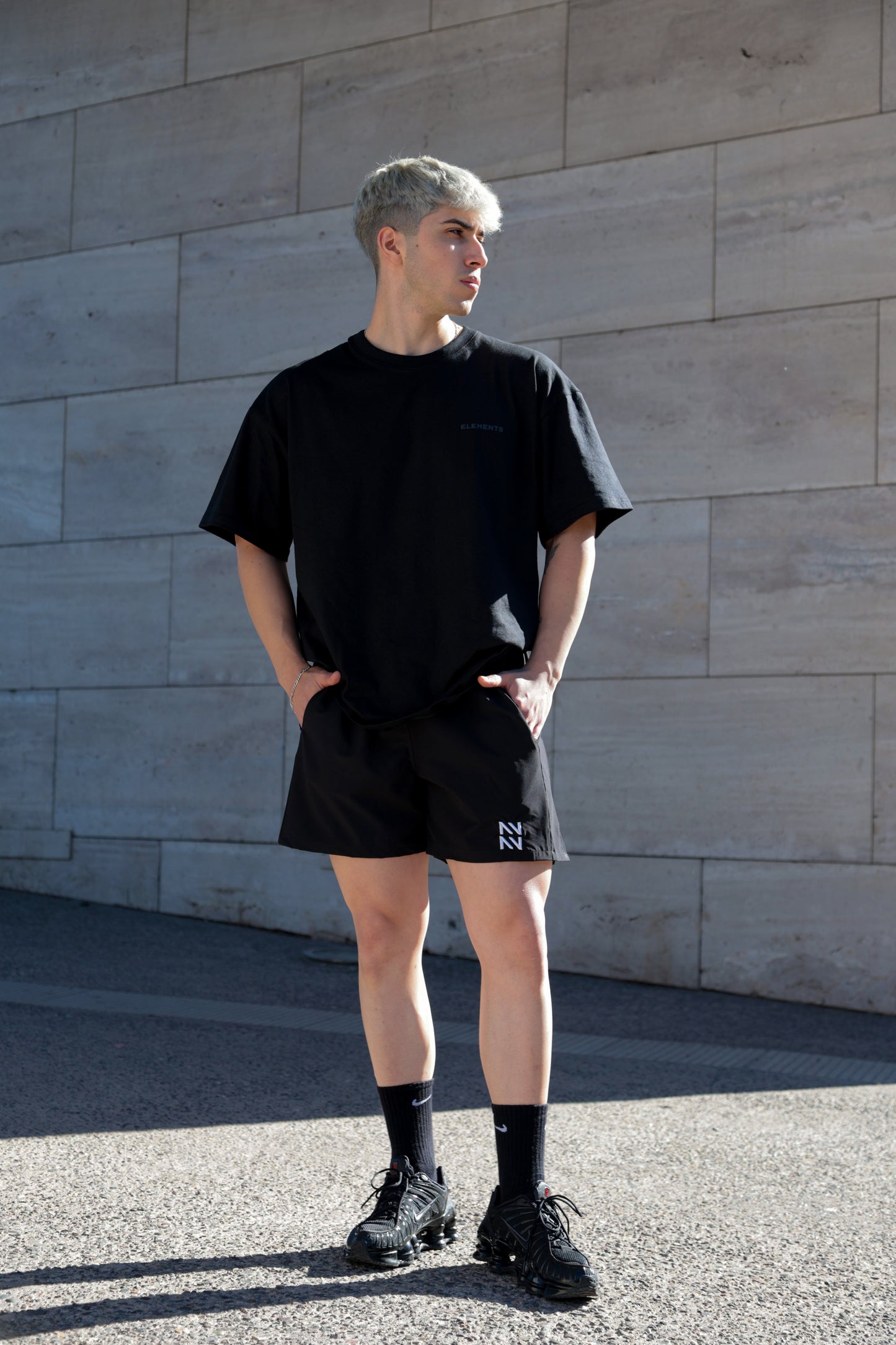 POLERA OVERSIZE ELEMENTS™ NEGRA