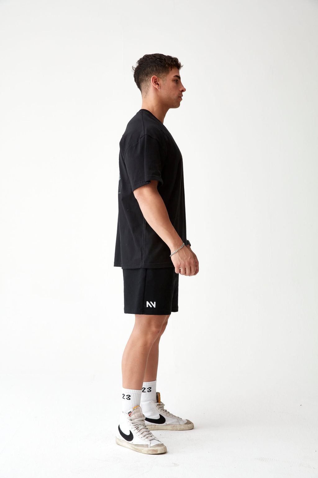 POLERA OVERSIZE NTVA™ NEGRA