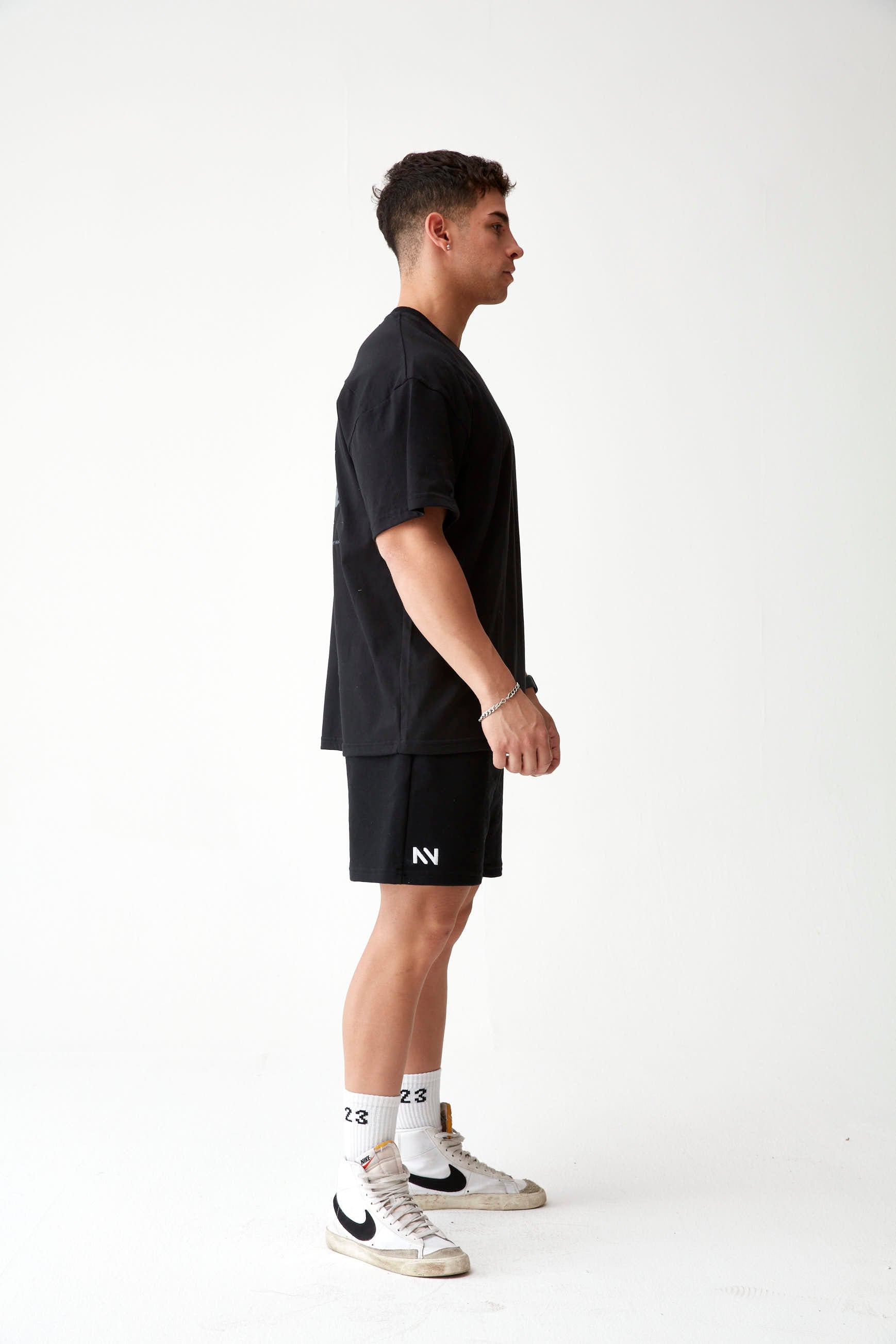 POLERA OVERSIZE NTVA™ NEGRA