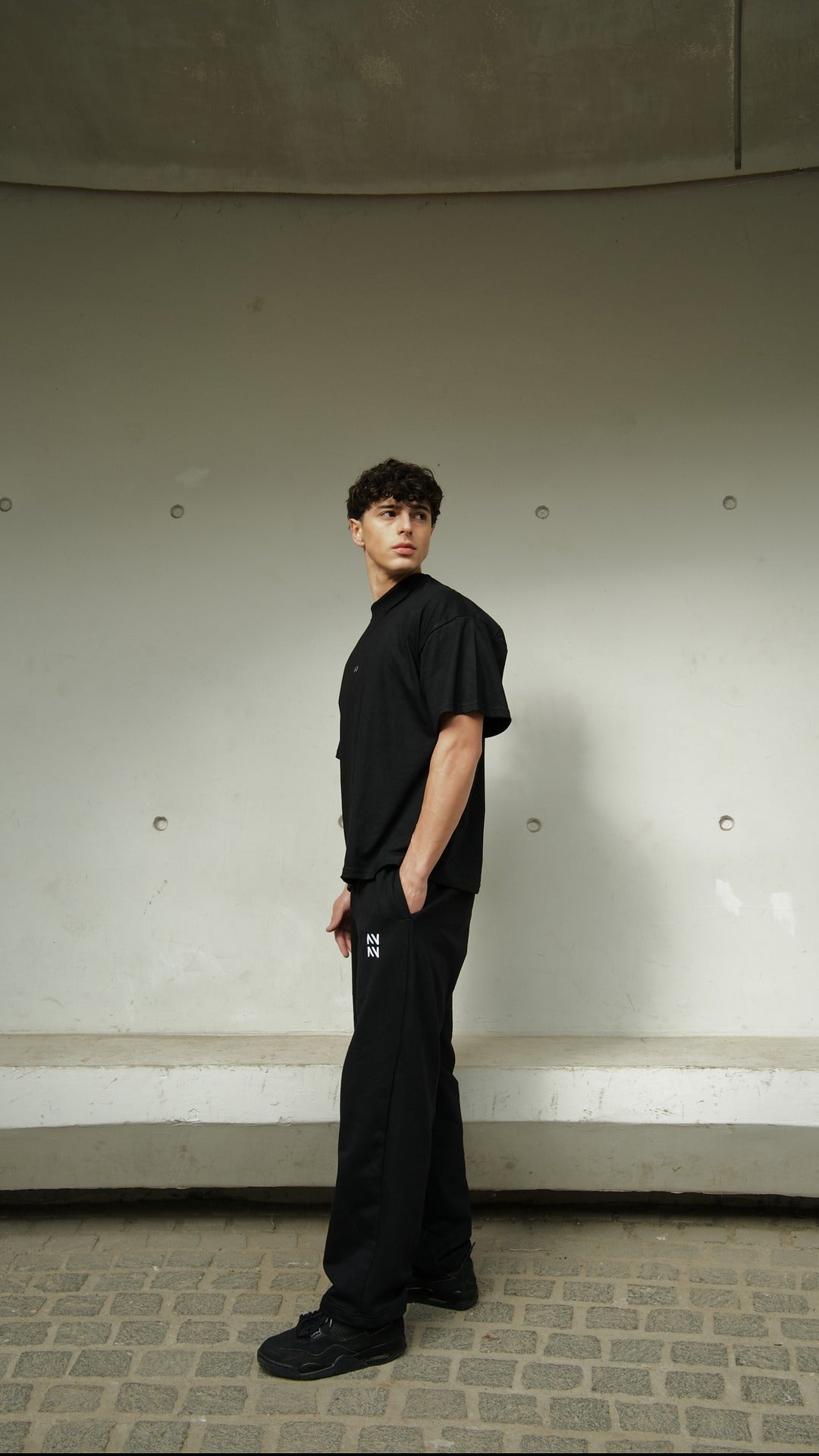 POLERA OVERSIZE FRICTION NEGRA