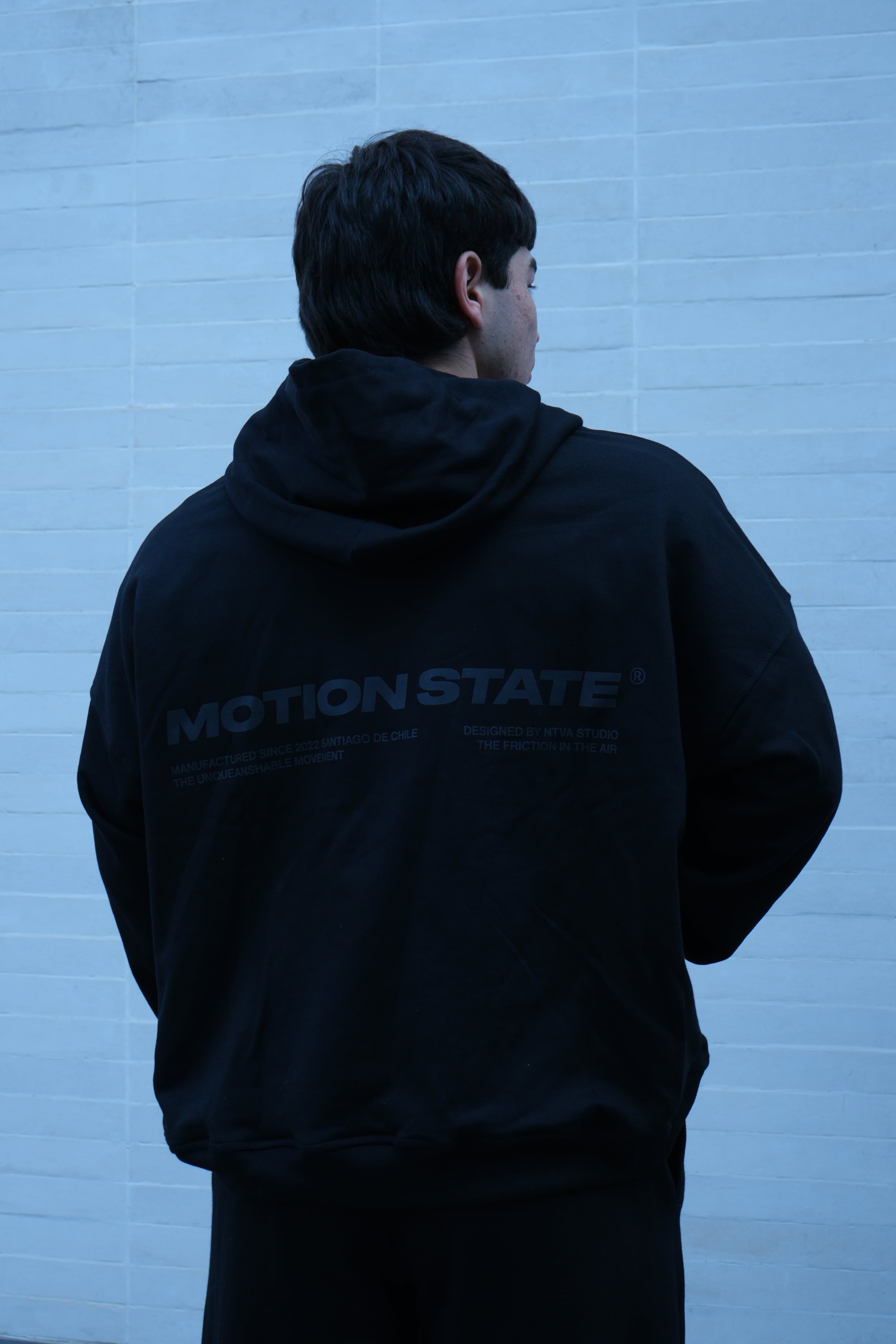 HOODIE MOTION™ BOXY FIT NEGRO