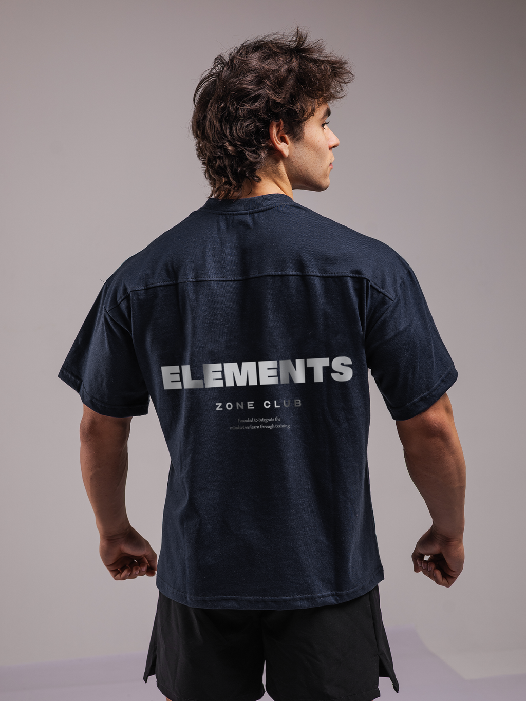 Polera Oversize Elements™ Marino — modelo | Nativa Elements