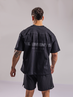 Polera Oversize Elements™ Negra — modelo | Nativa Elements