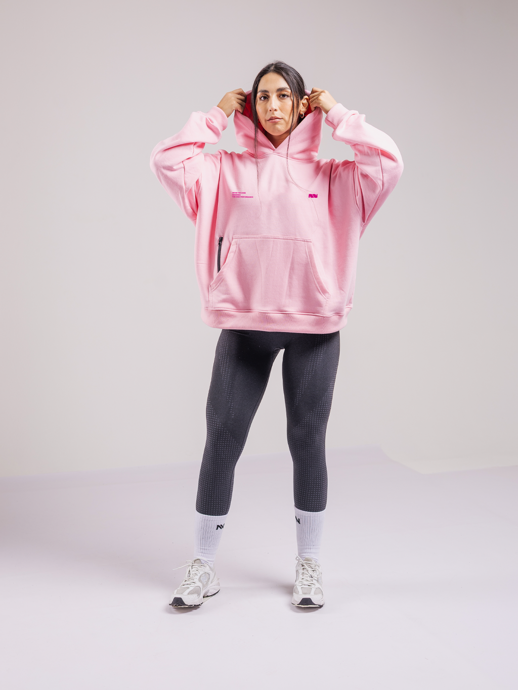Hoodie Motion™ Boxy Fit Rosado — detalle | Nativa Elements