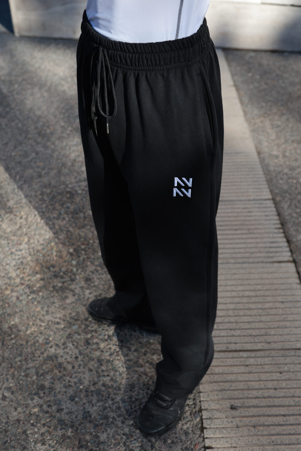 RESERVA  BUZO PERFECT FIT NEGRO