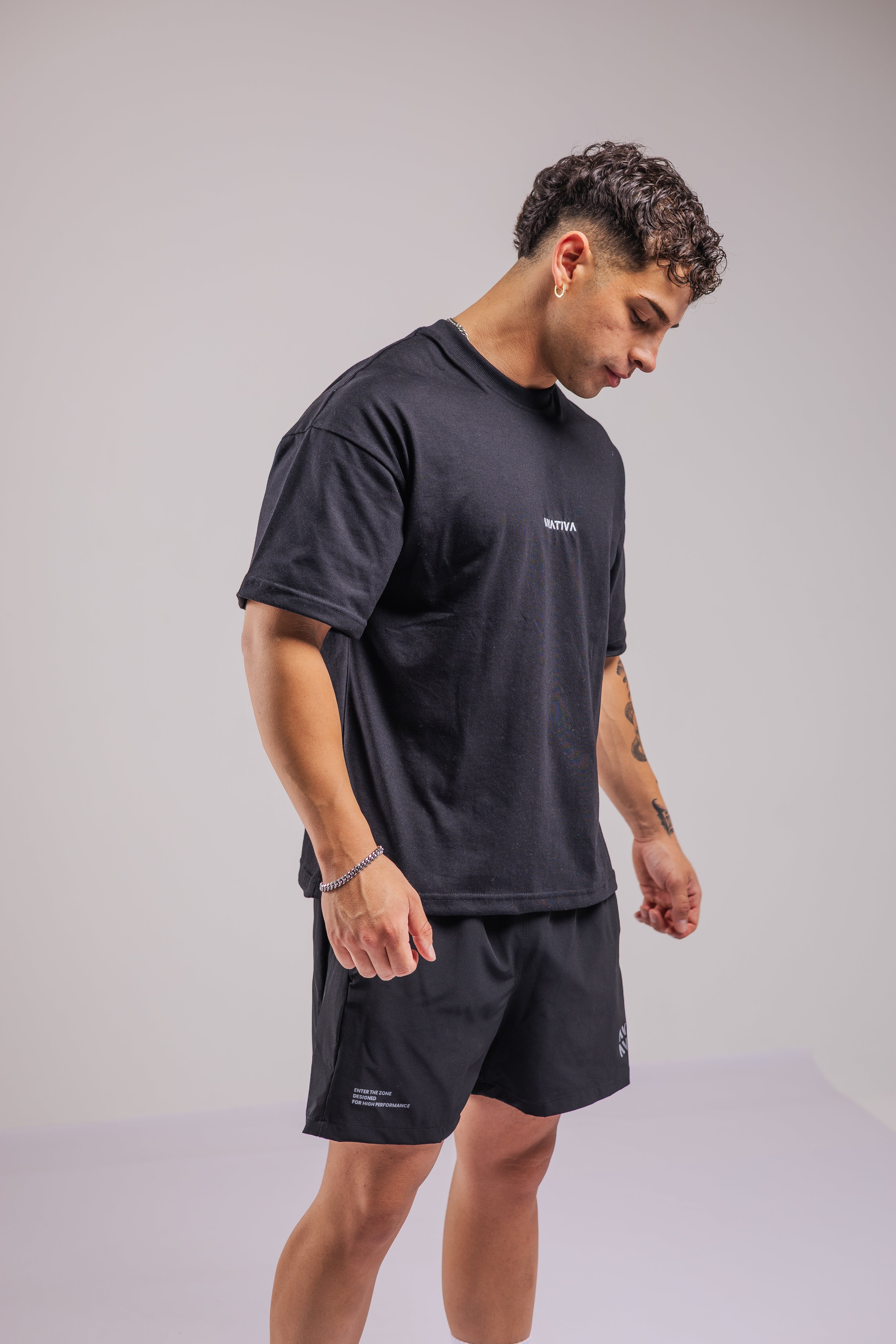 POLERA BASICS™ OVERSIZE NEGRA