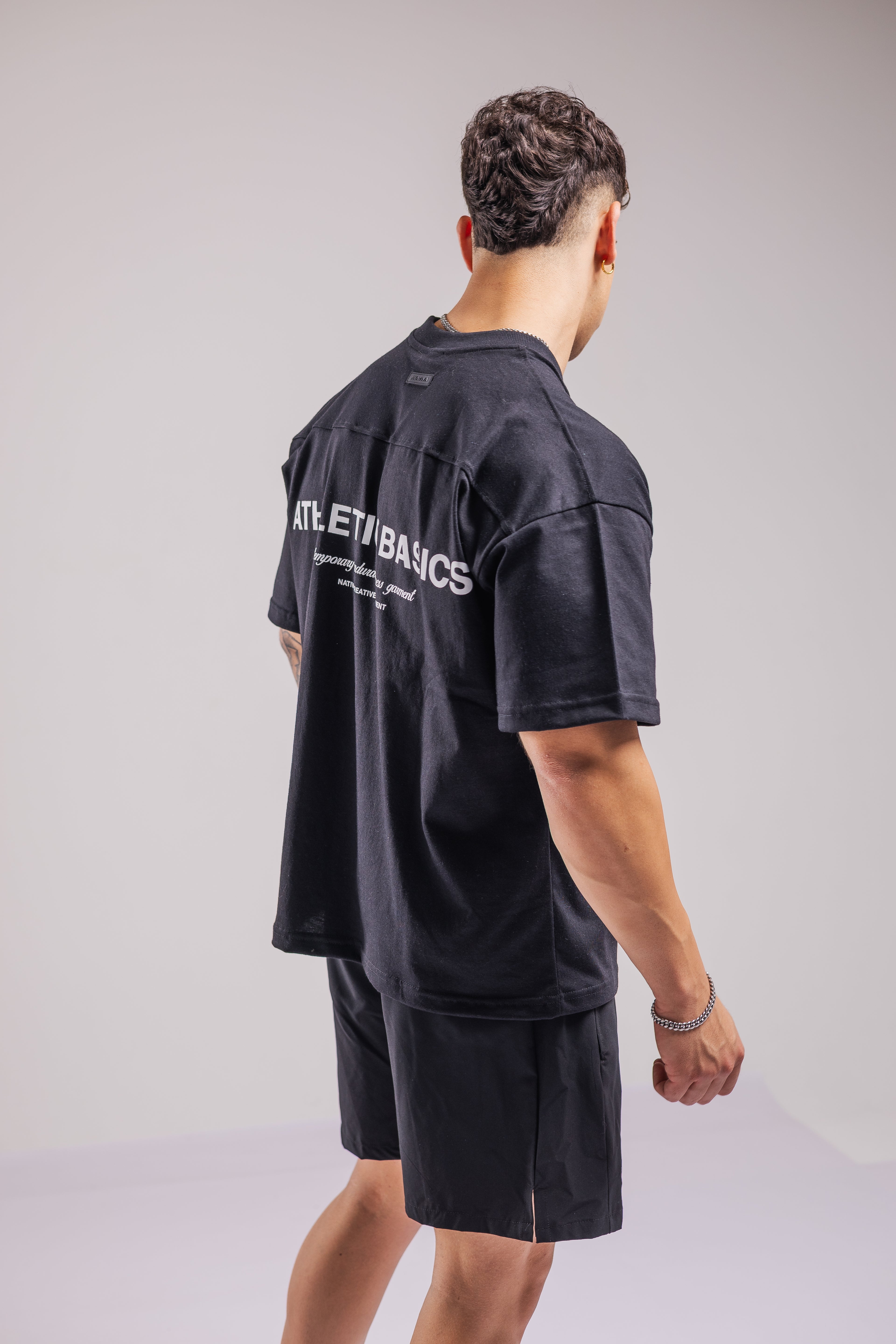 POLERA BASICS™ OVERSIZE NEGRA