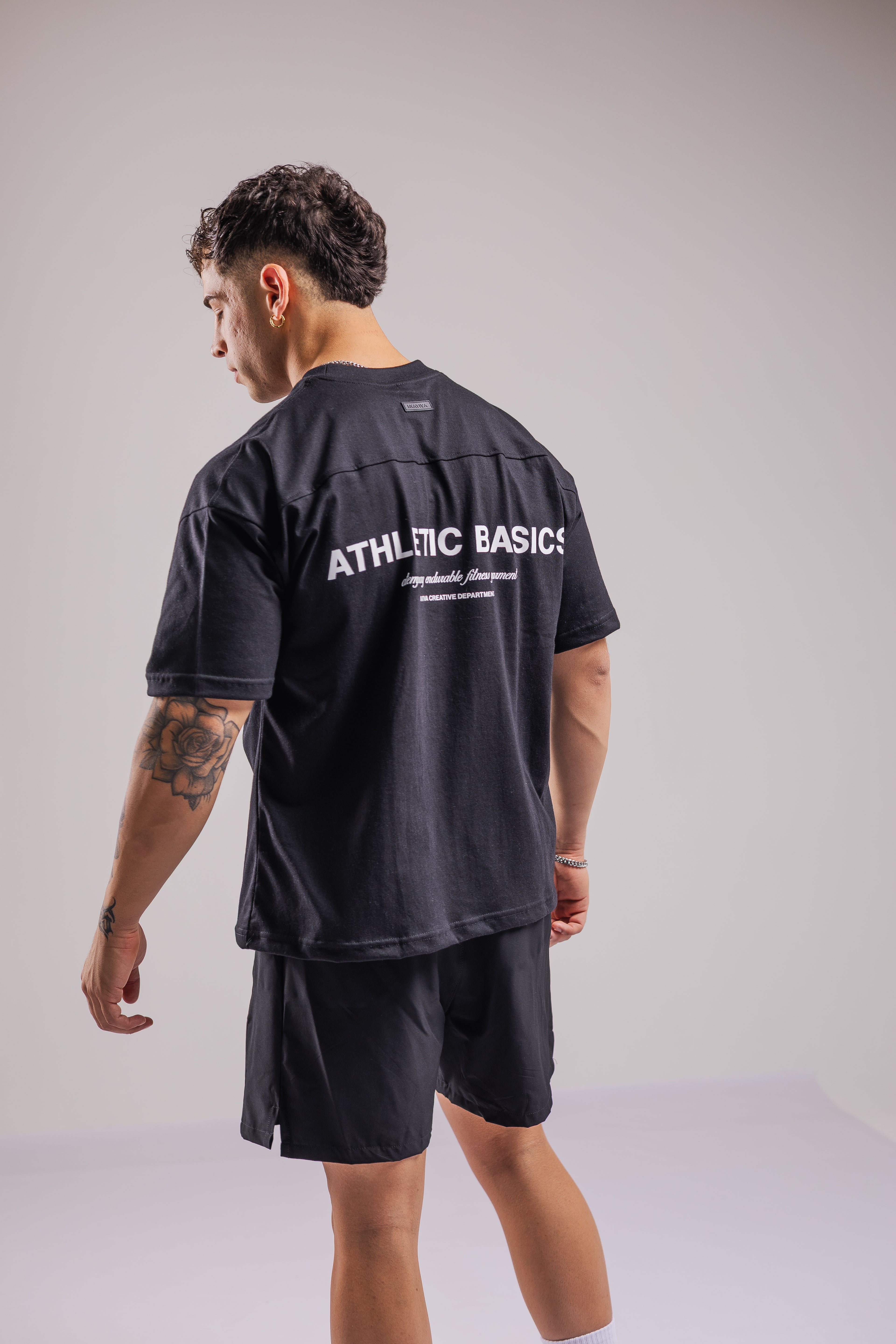 POLERA BASICS™ OVERSIZE NEGRA