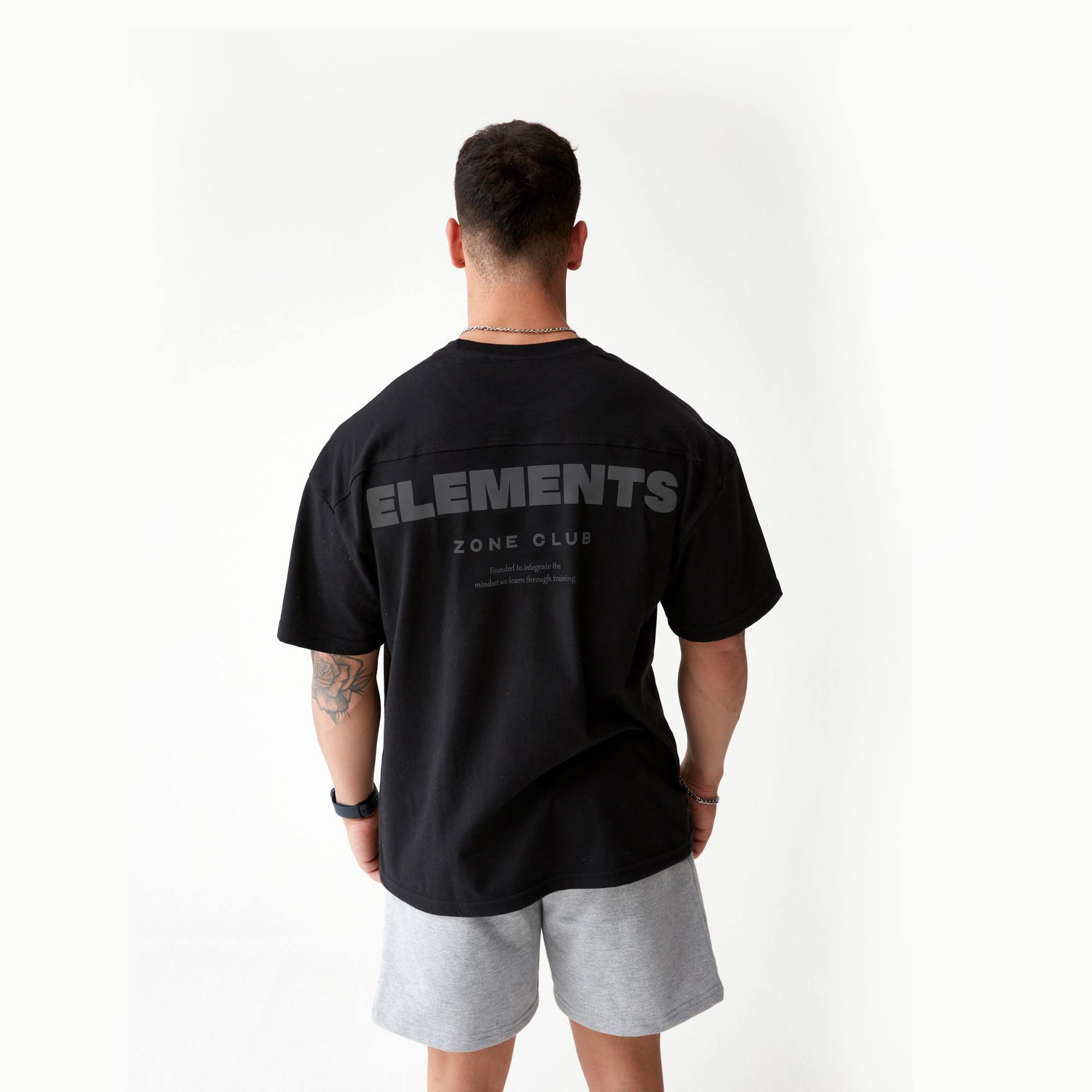 POLERA OVERSIZE ELEMENTS™ NEGRA