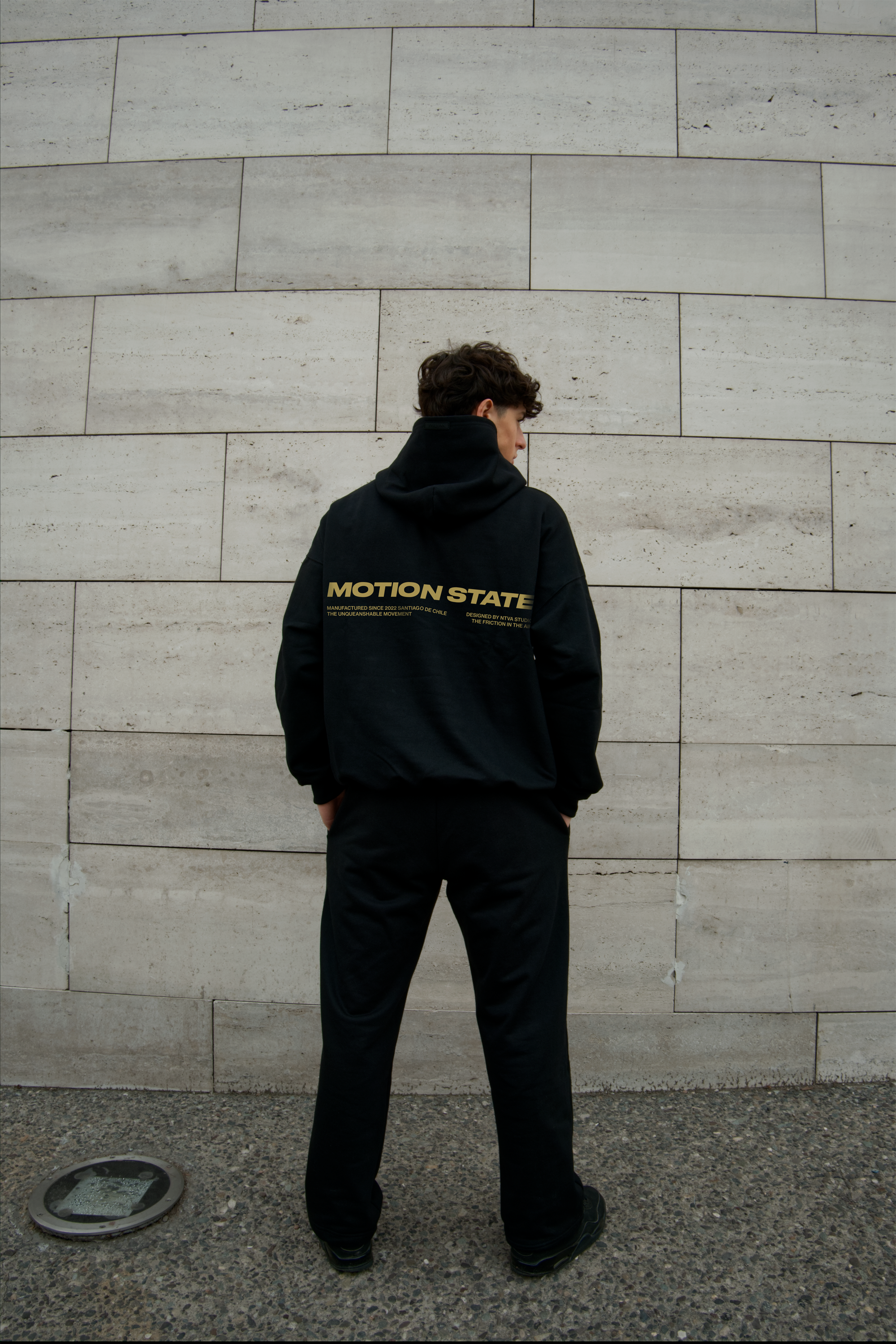 HOODIE MOTION™ NEGRO/AMARILLO